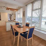 Apartman Windows